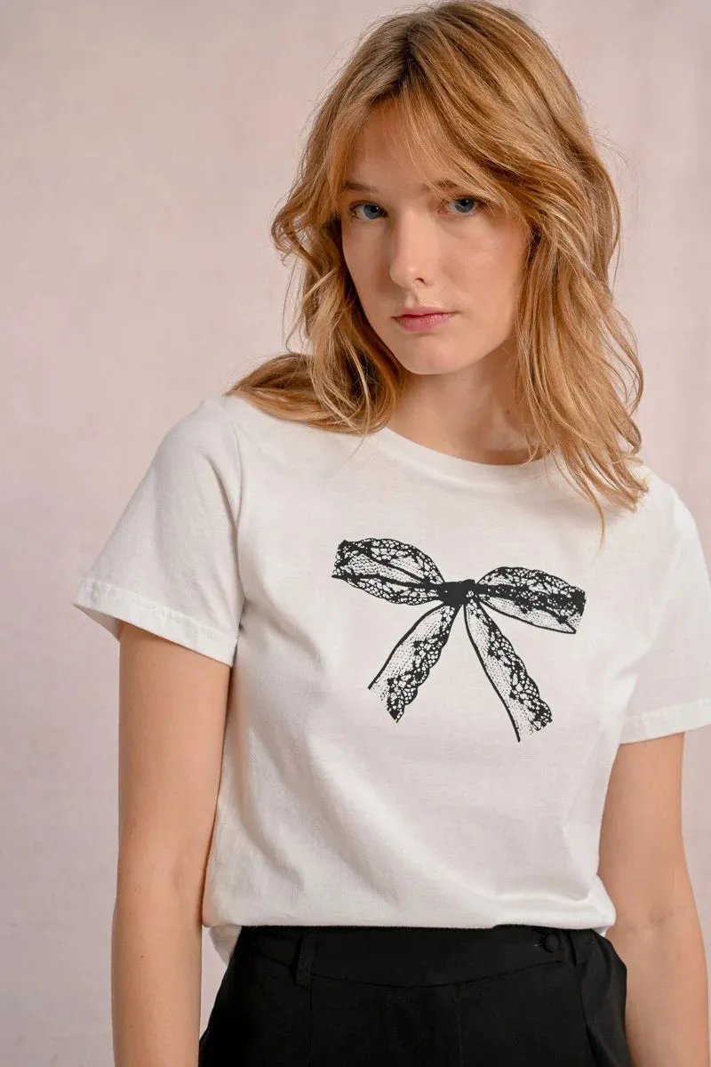 Chic Fitted Lacey Bow Graphic T-Shirt