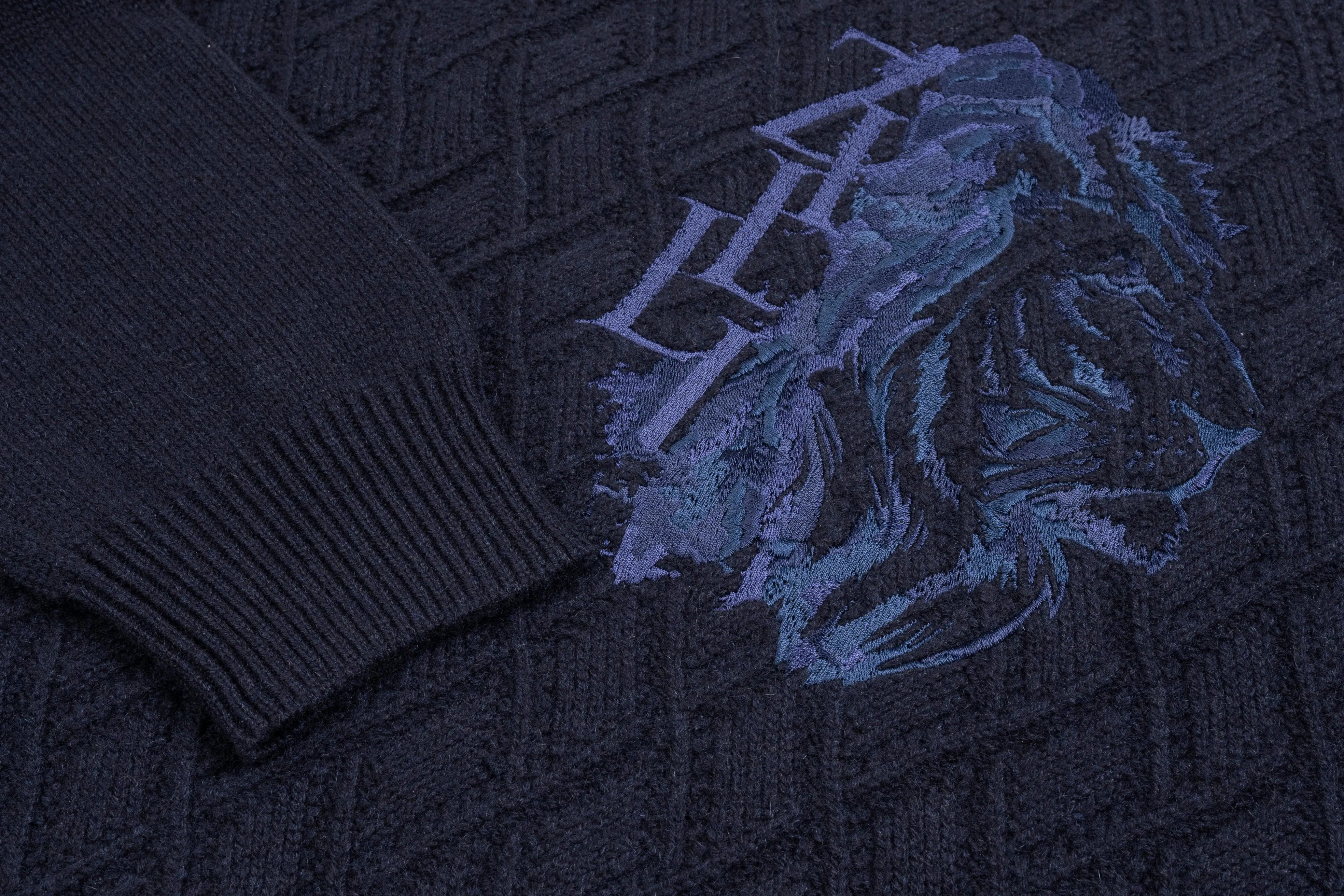 Funnel neck sweater with Lion embroidery